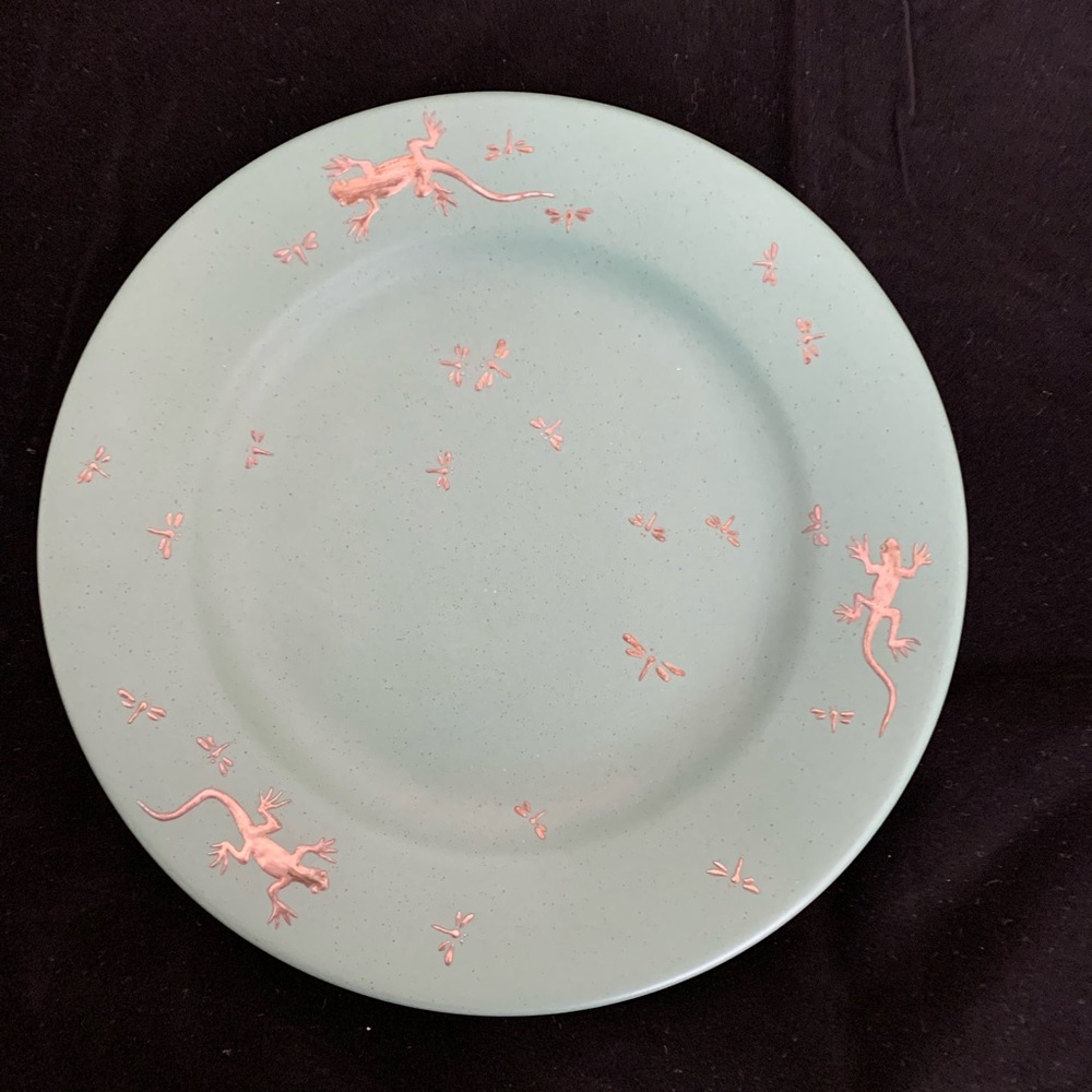 Green Plate with Pink Lizard Design